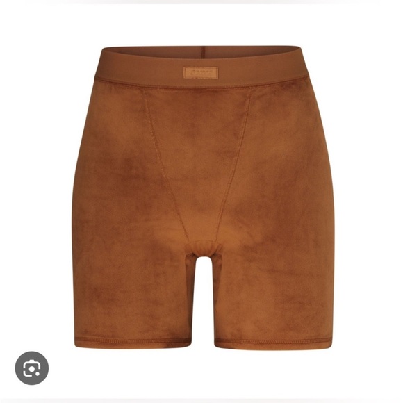 SKIMS Pants - Skims velour biker shorts
